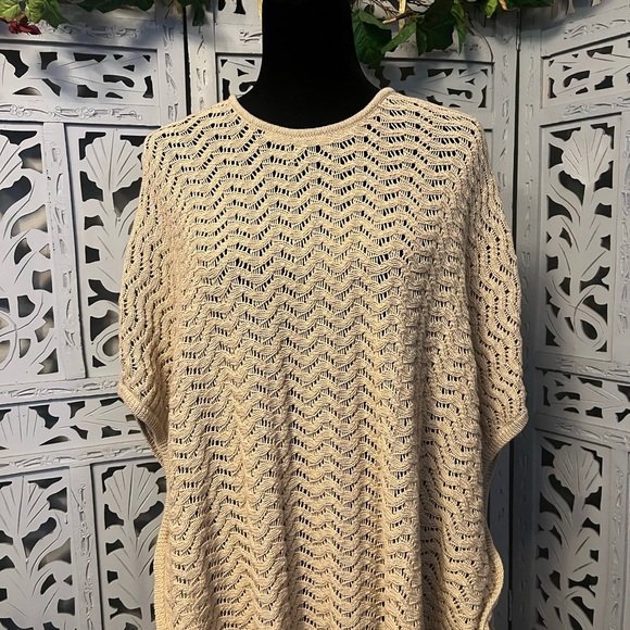 COLLECTIONS ETC. FANTASTIC GOLD & GLITTER OPEN KNIT LIGHT SWEATER SHAWL PONCHO - Picture 4 of 7